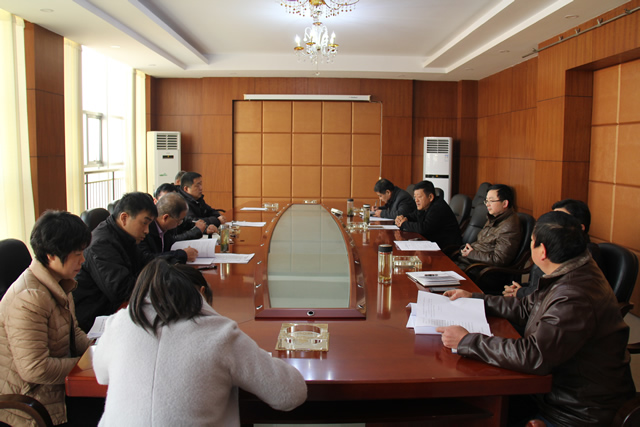 区法院召开领导班子学习会